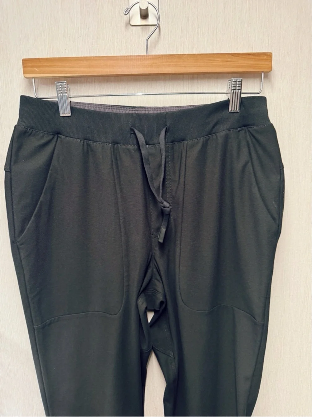 NWT VRST Men’s Limitless Pure Black Slim Fit Performance Joggers, Size Small